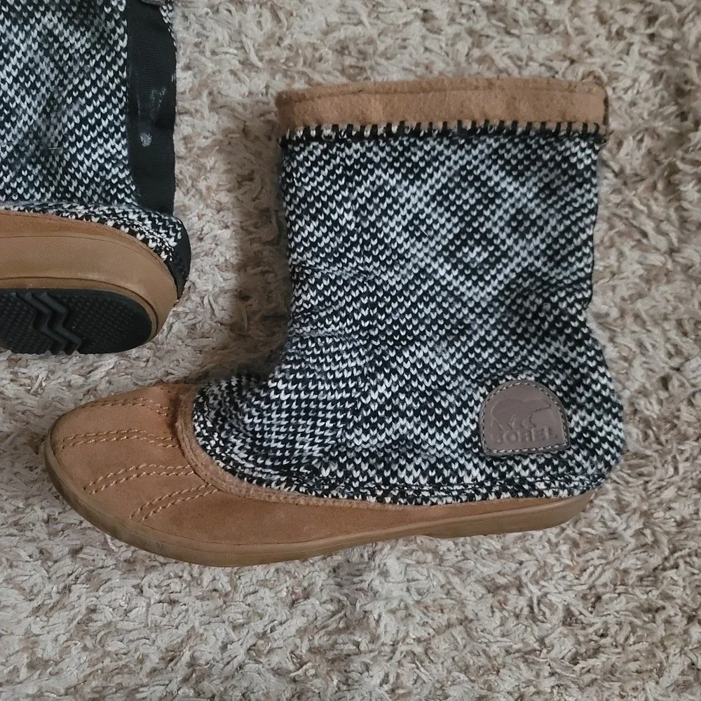 Sorel NL2122-010 Winter Boots Womens 7.5 Tan Black Knit Suede Duck Toe Pull-On